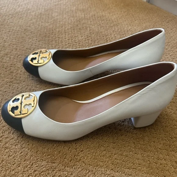 Tory Burch White Leather Ballet Flats with Black Cap-Toe and Gold Logo - Picture 2 of 2